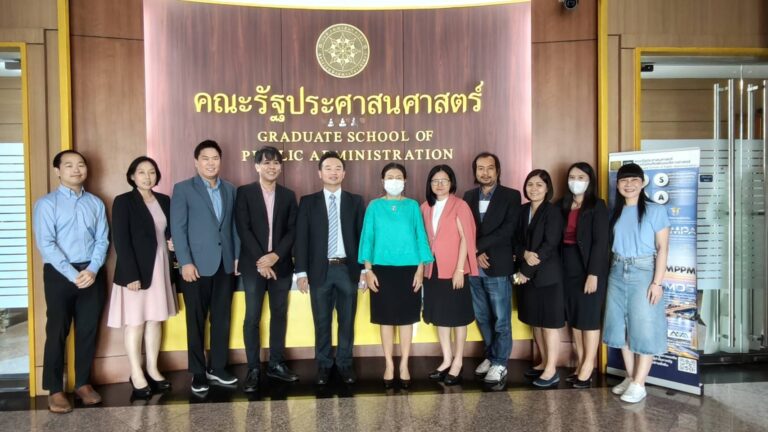 ผู้บริหาร คณาจารย์และบุคลากรของคณะรัฐประศาสนศาสตร์ ร่วมให้การต้อนรับคณาจารย์และบุคลากรของคณะวิทยาการจัดการ มหาวิทยาลัยราชภัฏธนบุรี