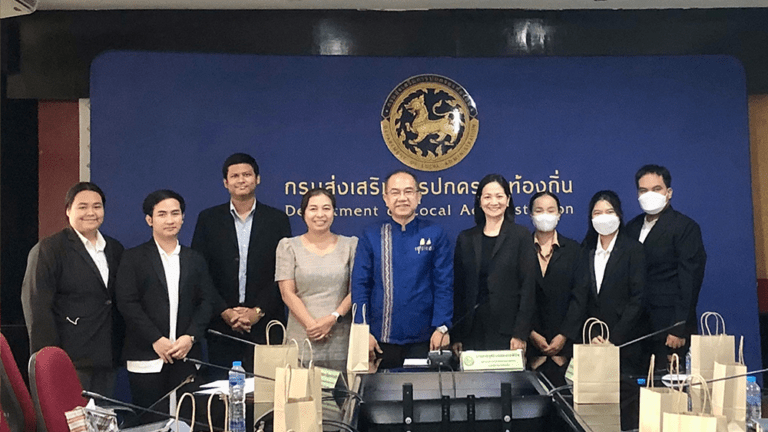 รศ. ดร.จันทรานุช มหากาญจนะ อาจารย์ประจำคณะรัฐประศาสนศาสตร์ NIDA นำนักศึกษาปริญญาโทภาคปกติ หลักสูตรรัฐประศาสนศาสตรมหาบัณฑิต (MPA) สาขาวิชาเอกการปกครองท้องถิ่น ศึกษาดูงาน ณ กรมส่งเสริมการปกครองท้องถิ่น กระทรวงมหาดไทย