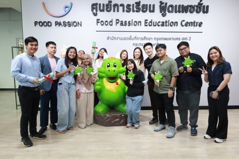 นักศึกษาปริญญาโท ภาคปกติ หลักสูตรการจัดการภาครัฐและภาคเอกชนมหาบัณฑิต (MPPM) และหลักสูตร Master of Public and Private Management (MPPM English Program)  วิชา การจัดการการตลาดสำหรับนักบริหาร (Marketing Management for Executive) ศึกษาดูงานบริษัท ฟู้ดแพชชั่น จำกัด