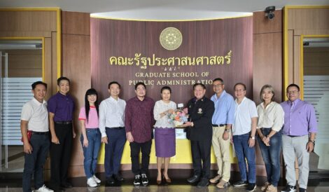 รศ. ดร.พลอย สืบวิเศษ คณบดีคณะรัฐประศาสนศาสตร์ และคณาจารย์ ให้การต้อนรับนายกสมาคมศิษย์เก่า คณะรัฐประศาสนศาสตร์ นายกสมาคมนักศึกษาเก่า สถาบันบัณฑิตพัฒนบริหารศาสตร์ พร้อมด้วยคณะ และร่วมแลกเปลี่ยนความเห็นเกี่ยวกับแนวทางการจัดกิจกรรมในอนาคต จัดขึ้น ณ ห้องประชุม 101 ชั้น 10 คณะรัฐประศาสนศาสตร์