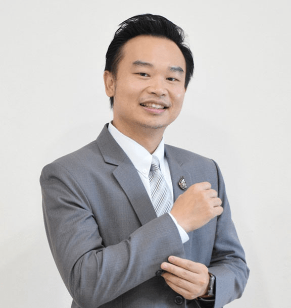 Dhiyathad Prateeppornnarong อาจารย์คณะรัฐประศาสนศาสตร์ นิด้า
